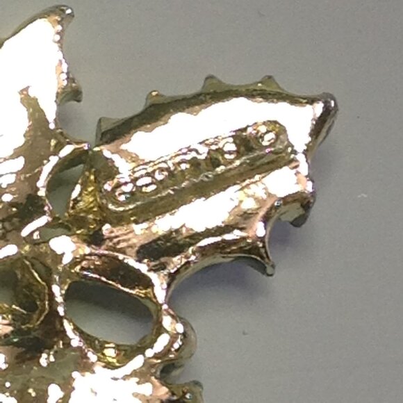 Gerry Jewelry Christmas Brooch Green Bough of Holly + Red Ribbon Bow - Picture 9 of 13